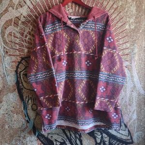 COZY VTG Native inspired patterned hoody with oversized, lined hood.